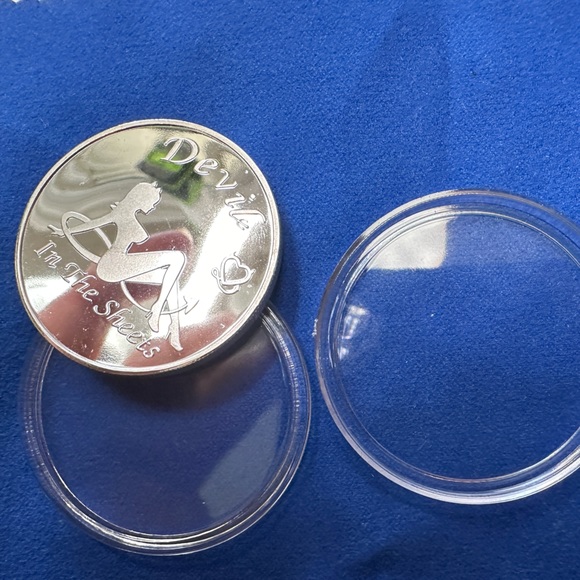 Devil or Angel in the sheets Silver challenge coin / Talisman - Picture 6 of 7